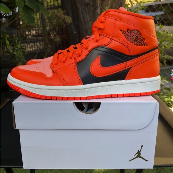 Air Jordan 1 Mid “Orange Black” Size 7 Women’s - Picture 3 of 9